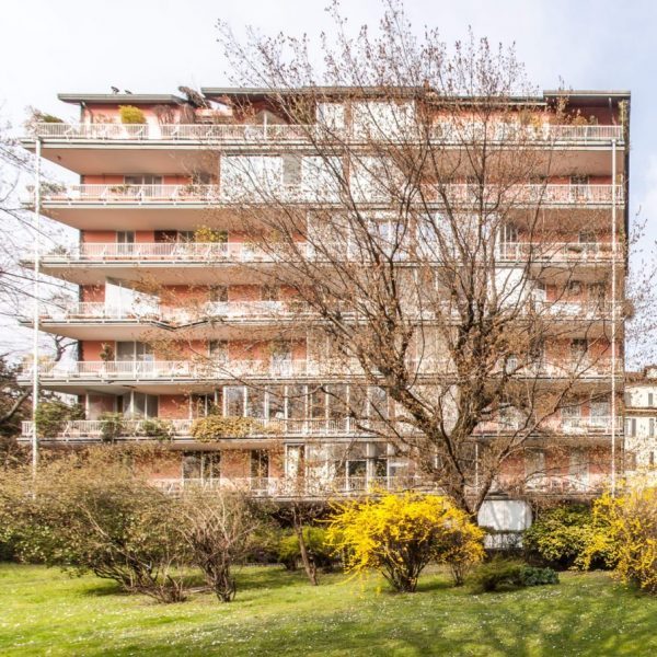 ITINERARIO DI ARCHITETTURA. VISITA ESCLUSIVA AL CONDOMINIO “GIARDINI D’ARCADIA”