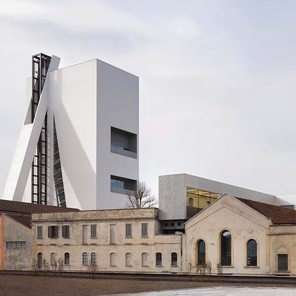 ALLA RISCOPERTA DELL’AREA EX-SCALO DI PORTA ROMANA CON TAPPA E APERITIVO IN CIMA ALLA TORRE PRADA