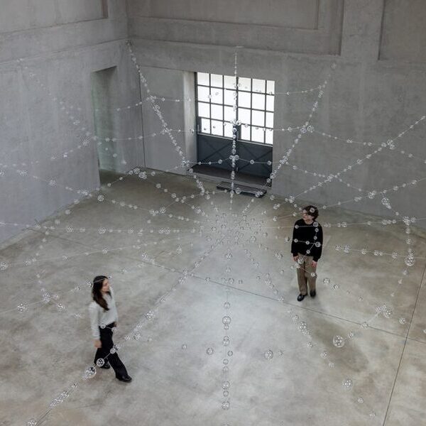 “OVER, UNDER AND IN BETWEEN”: MONA HATOUM ALLA FONDAZIONE PRADA