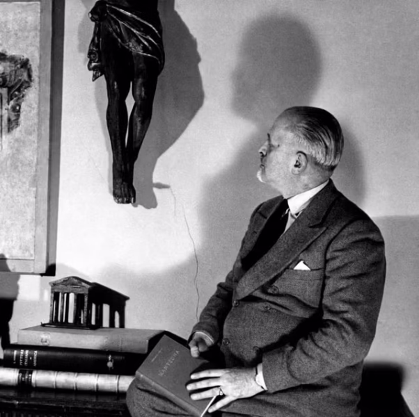 100 ANNI – ITINERARIO DI ARCHITETTURA: MAGICO PORTALUPPI, IRONICO E MAGNIFICO